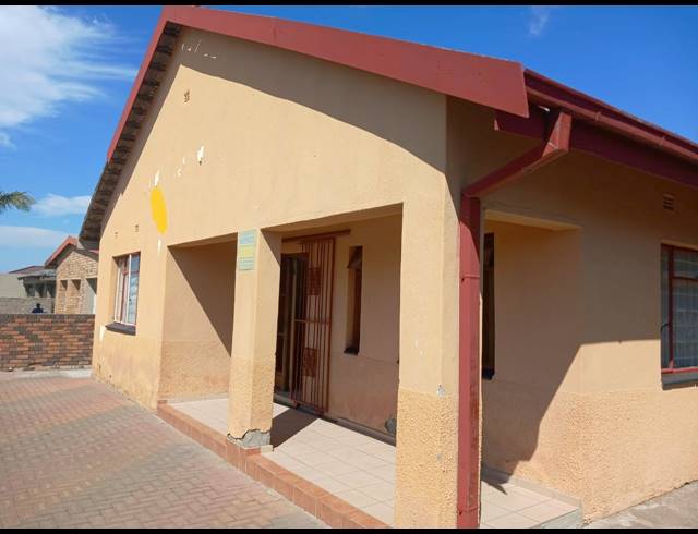 3 BEDROOM HOUSE FOR SALE IN SESHEGO C